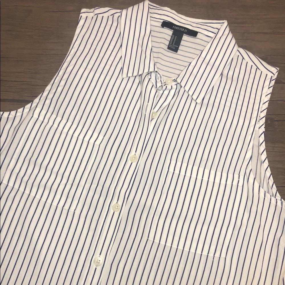 NWOT - Forever 21 - Medium Striped Collared Shirt